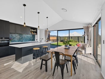 Auction - Designer living, serious sale