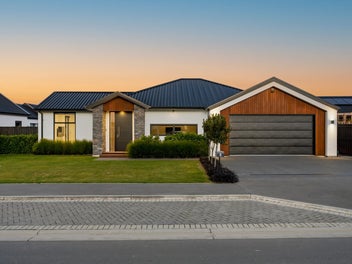 Classy, contemporary & definitely selling!!