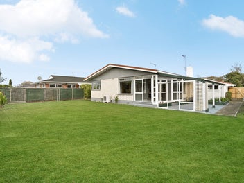 4 Bed - Brick & Double Glazed