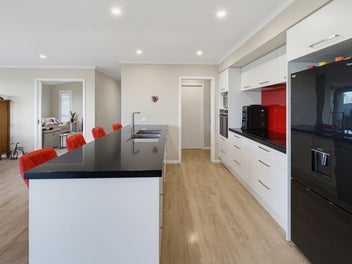 Modern Family Living in Sought-After Mapua!