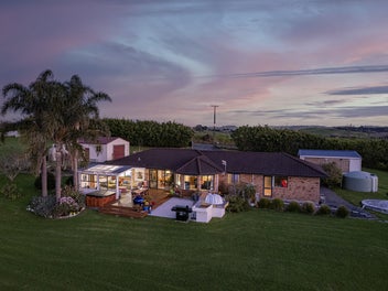 Harbour Views, Country Living & Endless Appeal