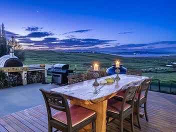 Harbour Views, Country Living & Endless Appeal