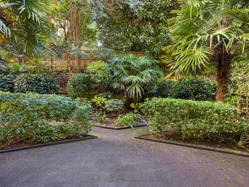 A Stylish Unit Set in Beautiful Gardens