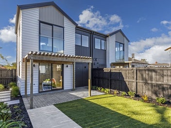 Vibrant Life on the Peninsula - Duplex