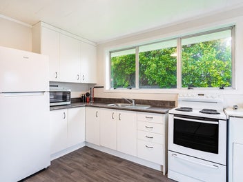Two Bedroom Unit/Very Close To Shopping