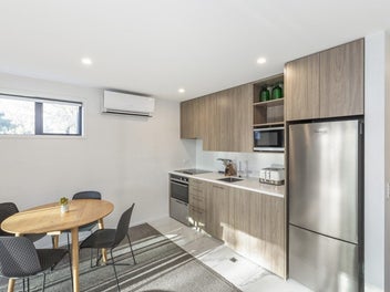 Elevated living - Hagley park on your door step!