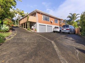 Family Living in the Heart of Mairangi Bay
