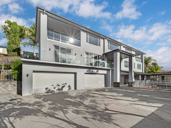 A Landmark Luxury Estate with Panoramic Views