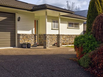 Serene Arrowtown modern living