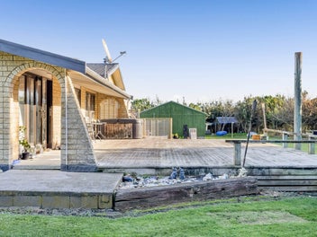 Lifestyle Living + 3 Bay Shed