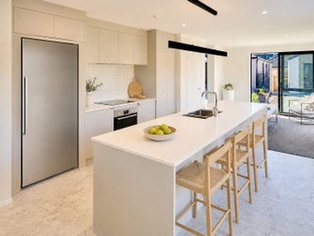 Modern Living with Space, Sun & Views