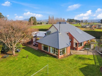 Five Bedrooms in the Heart of Outram