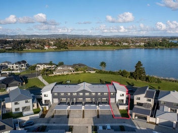 Tranquil Outlook Steps from Park and Water's Edge
