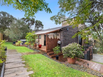 Home and Income in Rangitoto College Zone