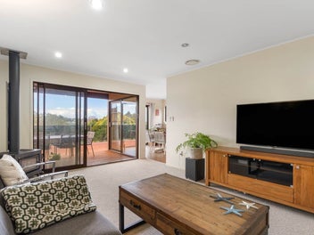 Home & Income in Murrays Bay — Rangitoto Colle...