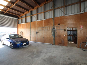 Large Workshop and Yard