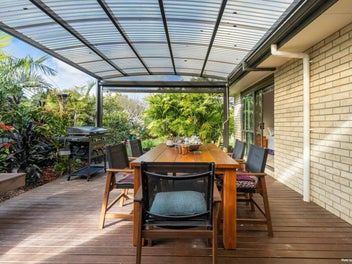 Immaculate Easy-Care Living In A Prime Location