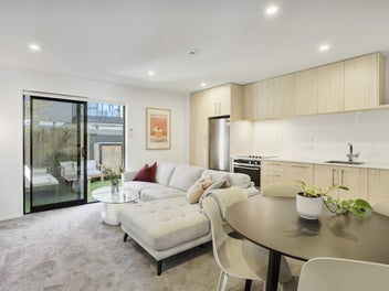 Chic City Residence Or Airbnb Opportunity!