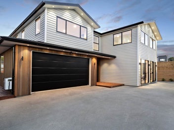 Luxury 6-Bed Living: Rangitoto College Zone