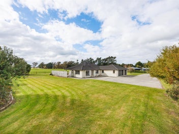 TEAM LEWIS - 4 BED HOME WITH TRIPLE IA GARAGE