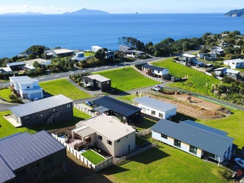 Stylish, New and Move-In Ready - Lang's Beach
