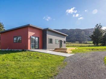 Near new lifestyle living with room to dream