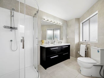 Modern Luxury & Views in Double Westlake Zone