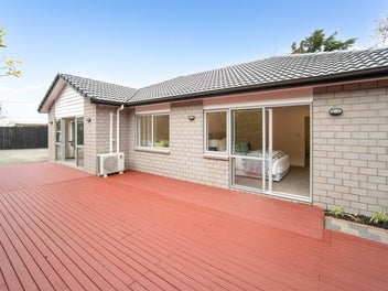 Renovated Brick & Tile Beauty on 562m² Land