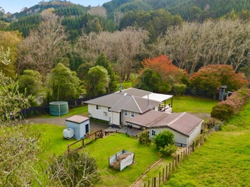 Private Lifestyle Oasis With Pool & Tennis Court