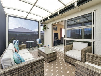 Easycare Living on Annesbrook Drive!