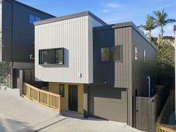 Brand New Freestanding Family Home – Modern L...