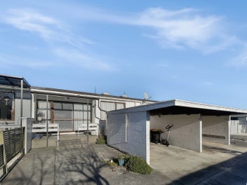 Image 1 of 7