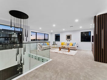 Luxury 6-Bed Living: Rangitoto College Zone