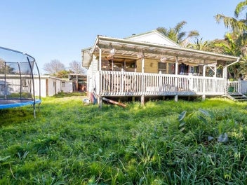1310m² more or less RENOVATE OR LAND BANK!