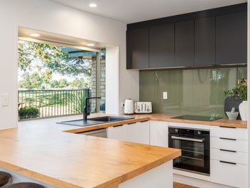 Elegant golf course family living