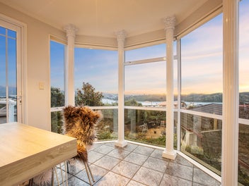 Sophisticated Living in Prestigious Papakowhai