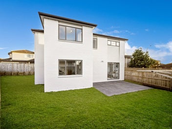 Space, Schools & Convenience in Flat Bush