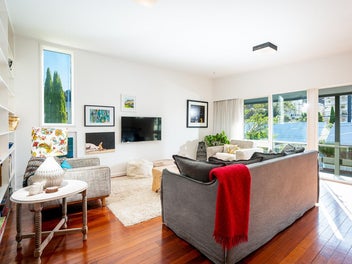 MID-CENTURY MASTERPIECE IN ARO VALLEY