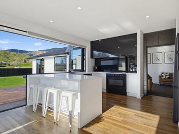 Modern Family and Entertainers Home