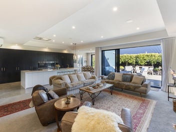 Luxurious Lifestyle, Commutable Convenience