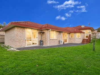 4-Bedrooms, 2 Living: Super Motivated Vendors