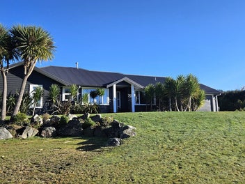 Five acre lifestyle in Kinloch