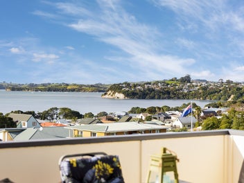 LIGHTS OF KAWAU