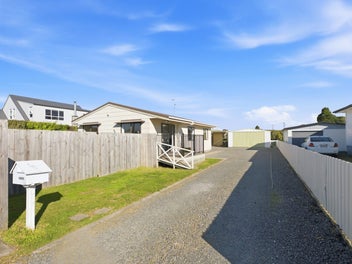 Home & Income in Premium Location