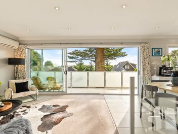 Modern Home, Coastal Lifestyle, Easy Living