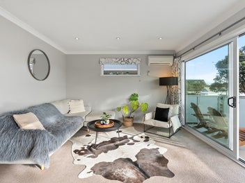 Modern Home, Coastal Lifestyle, Easy Living
