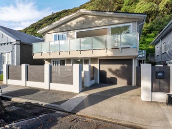 Modern Home, Coastal Lifestyle, Easy Living