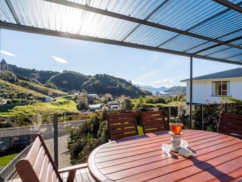 Views and comfort – extremely motivated vendors