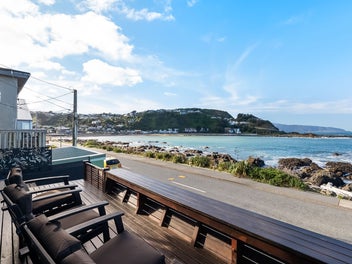 COASTAL CHARM. PRIVATE OUTLOOK. EASY LIVING.