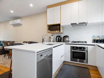 2 Ensuites!Freehold! Affordable!